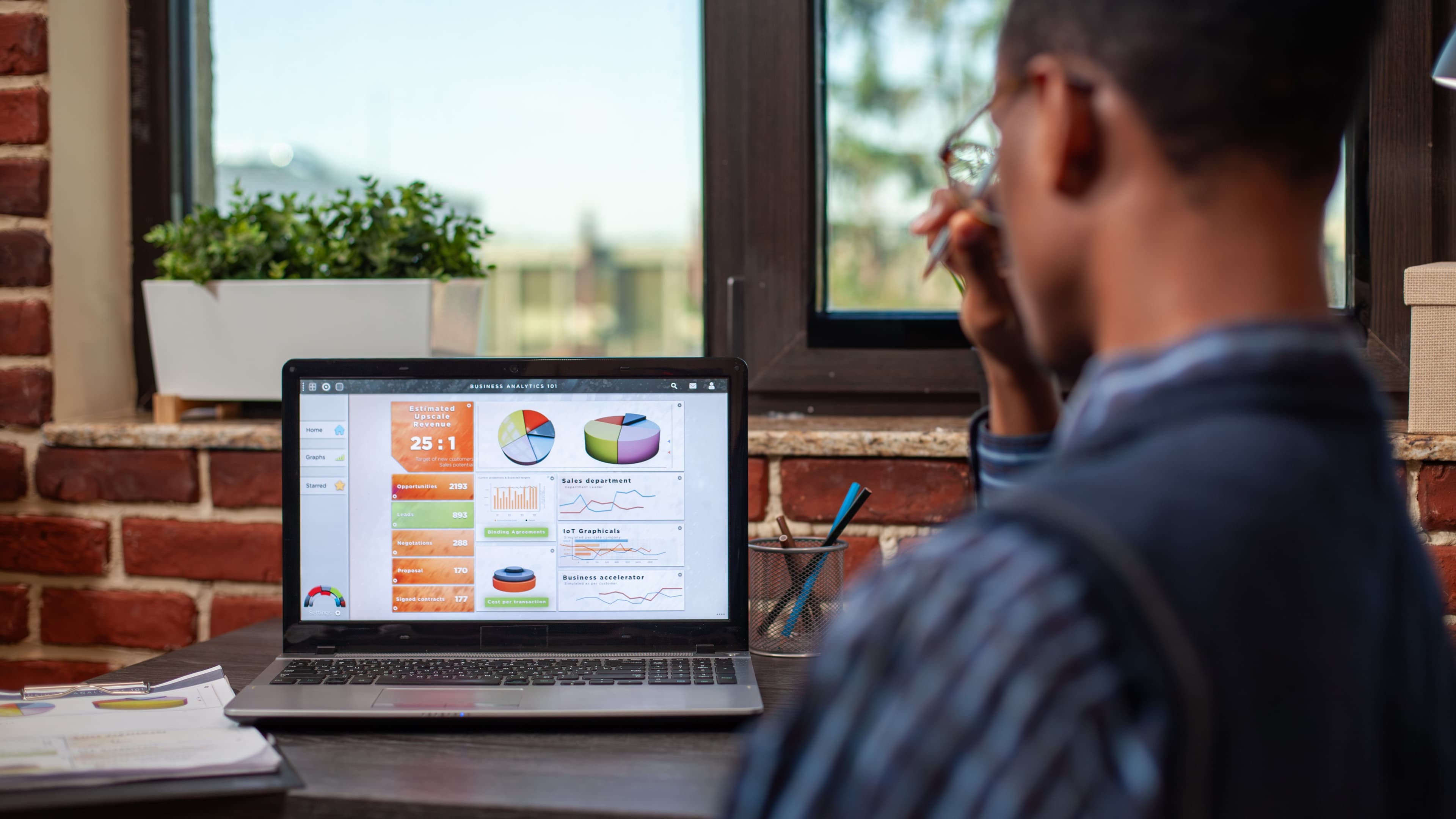 Illustrasjon av SEO-arbeidsflyt fra søkeord til publisering