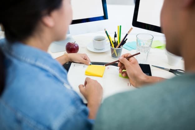 Team vurderer flere nettsidebyggere på skjerm